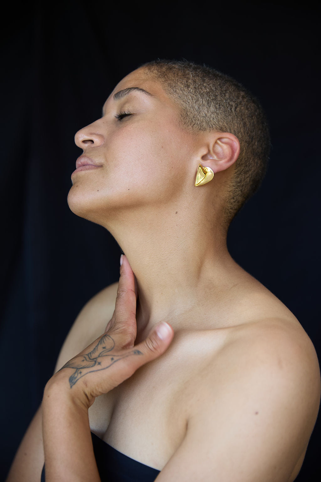 MEDIUM FOLDED HEART STUDS