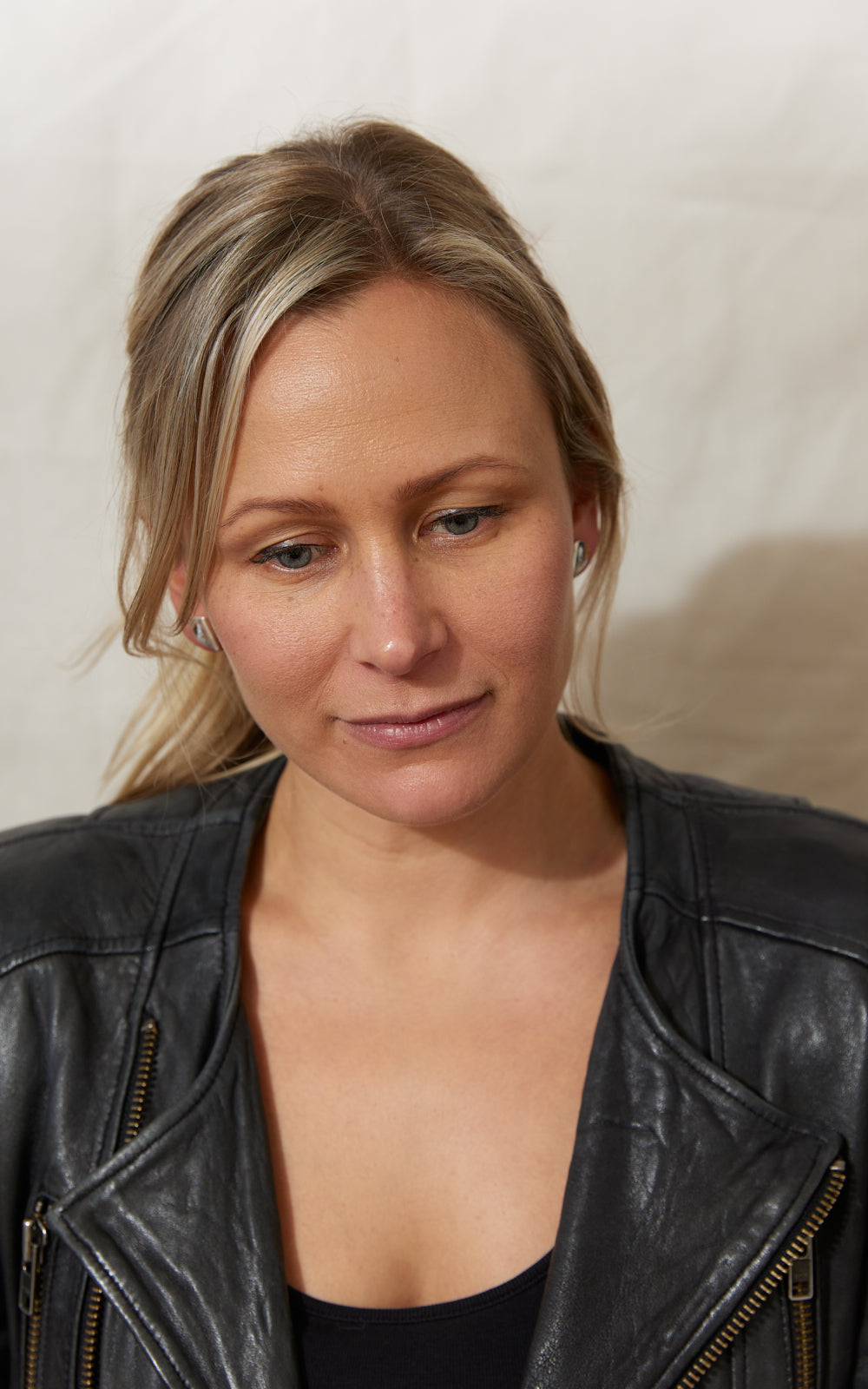 SMALL FOLDED HEART STUDS